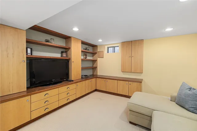 $6,000 | 44 Tuckerman Avenue, Middletown, RI 02842