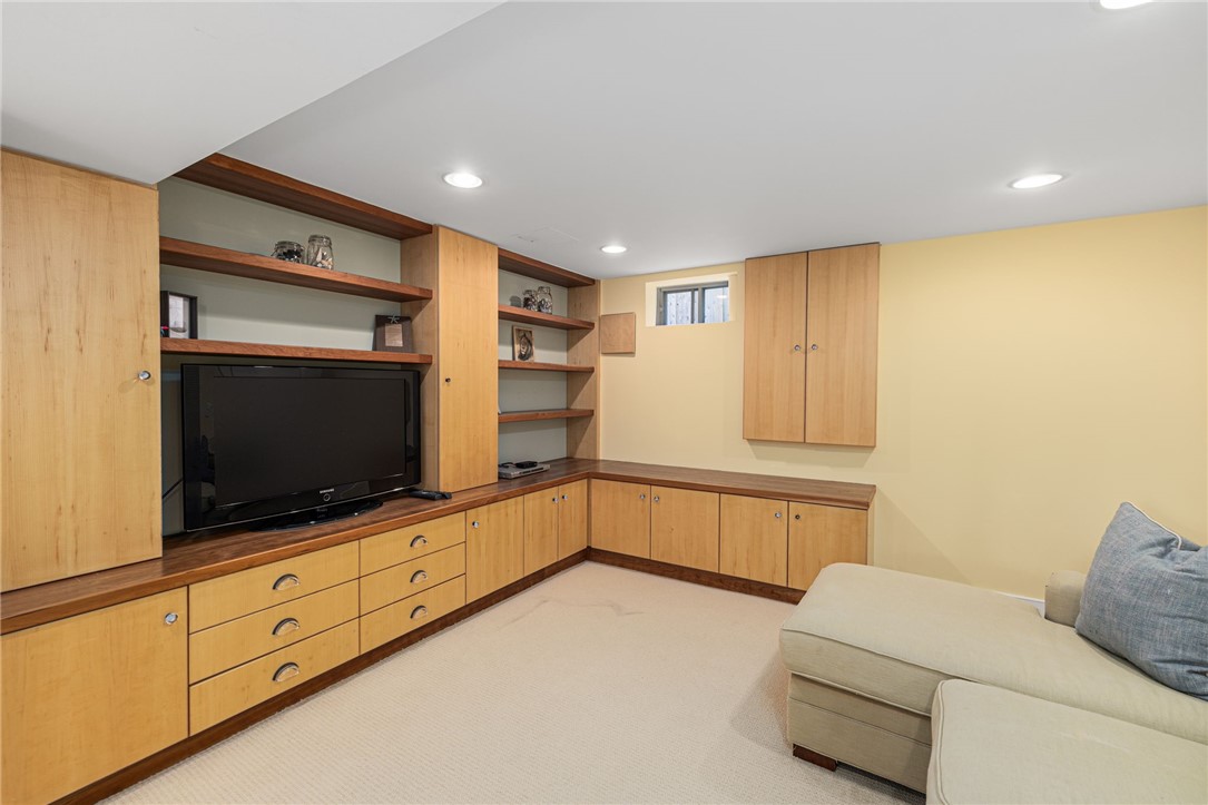 44 Tuckerman Avenue Middletown, RI 02842 - Photo 42 of 45