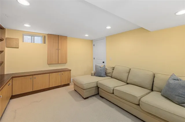 $6,000 | 44 Tuckerman Avenue, Middletown, RI 02842