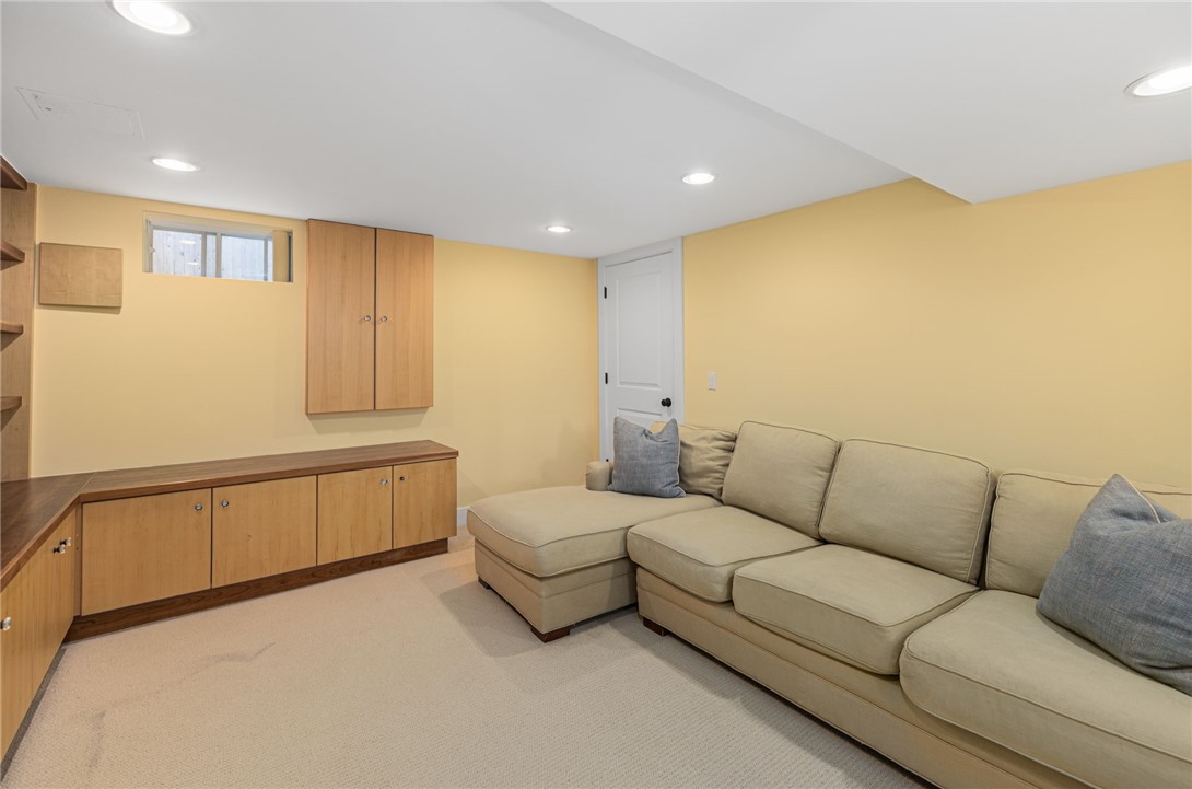 44 Tuckerman Avenue Middletown, RI 02842 - Photo 43 of 45