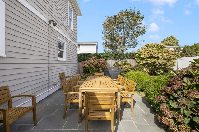 $6,000 | 44 Tuckerman Avenue, Middletown, RI 02842