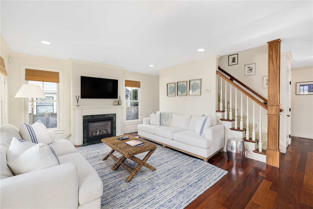 44 Tuckerman Avenue Middletown, RI 02842 - Photo 5 of 45