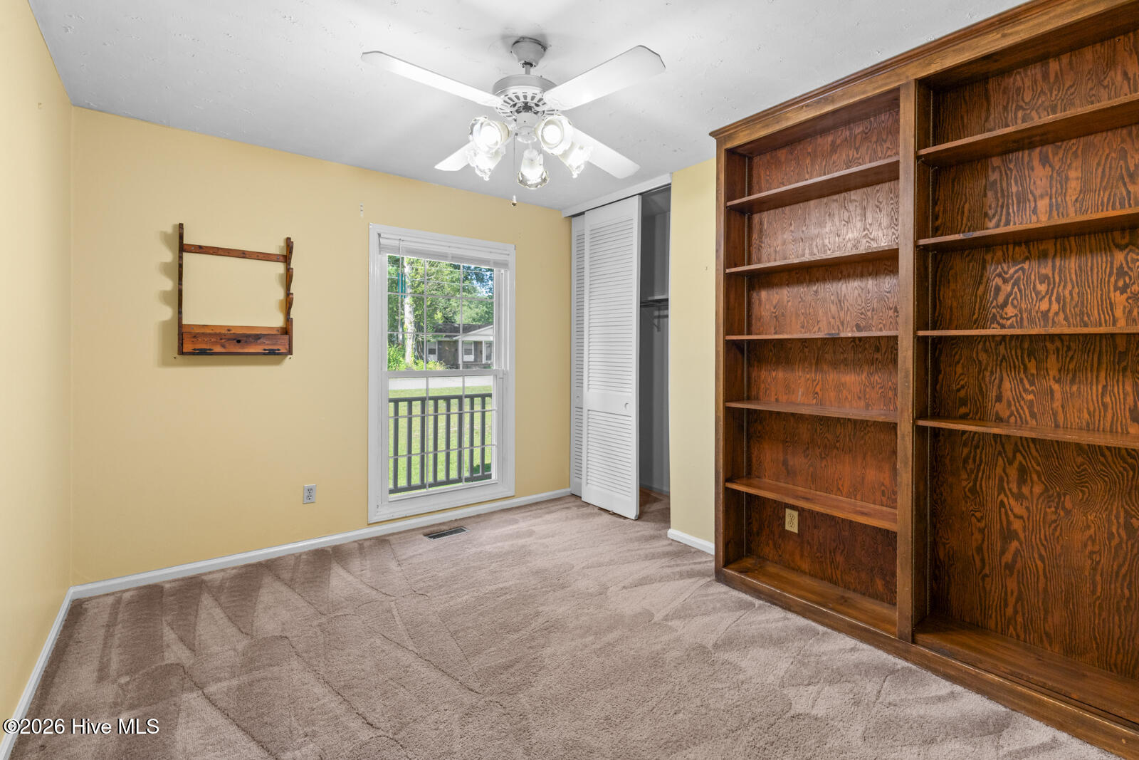 6 Laran Road Jacksonville, NC 28540 - Photo 30 of 41 Bedroom Nr. 3 With Built-In Shelves