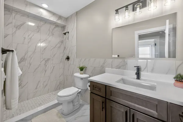 $1,600 | 1430 Dekalb Avenue, Unit A, Sycamore, IL 60178