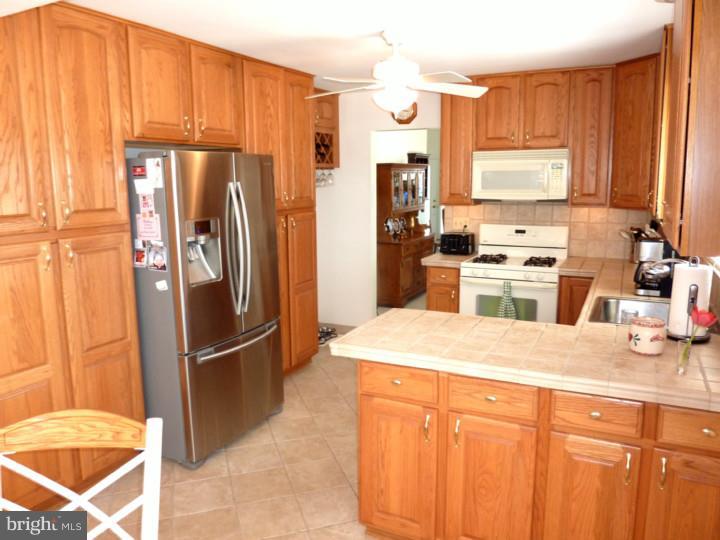 61 Longhurst Road Evesham, NJ 08053 - Photo 3 of 19 Kitchen