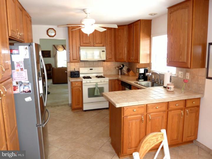 61 Longhurst Road Evesham, NJ 08053 - Photo 4 of 19 Kitchen
