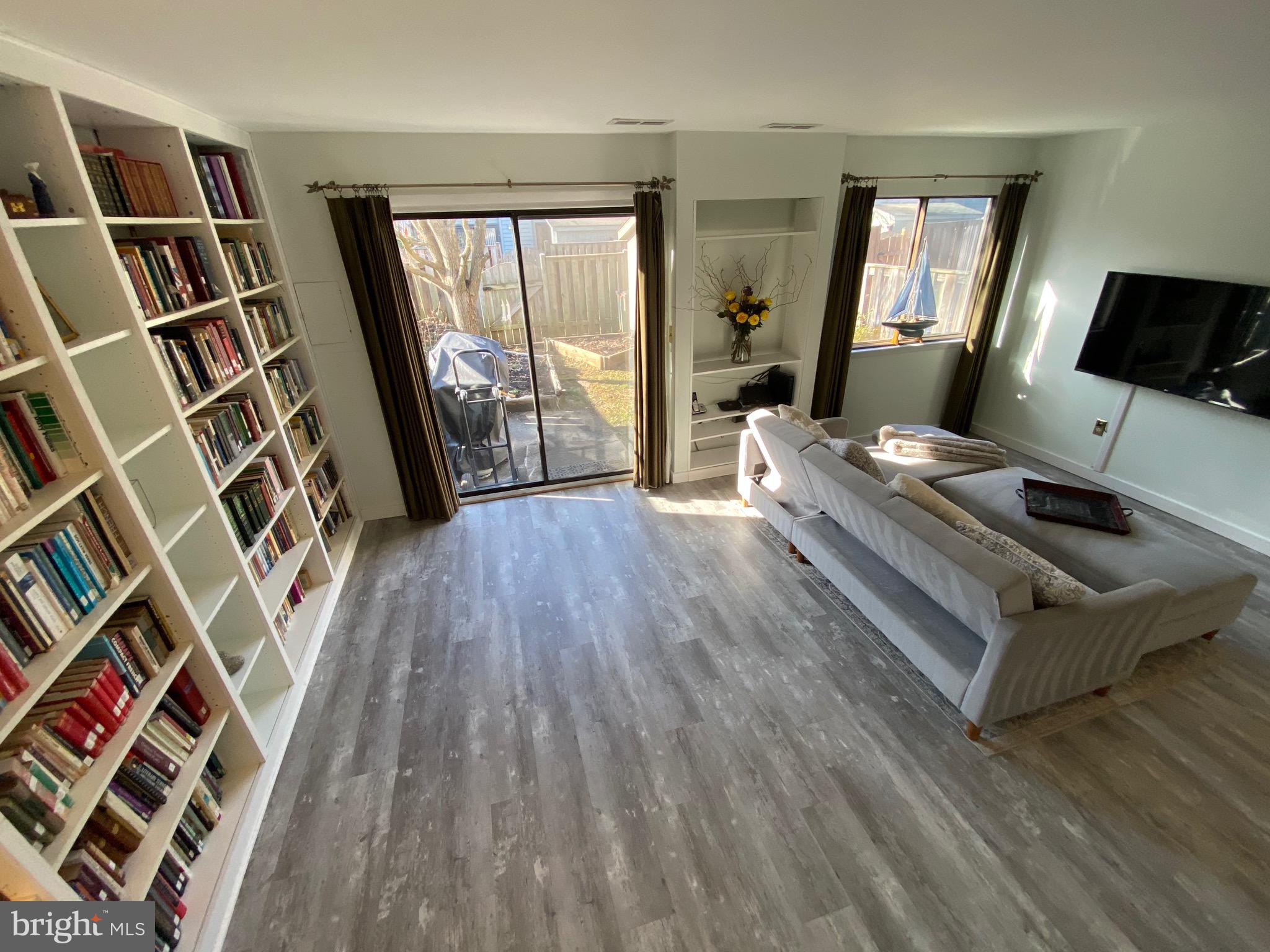 1040 Cedar Ridge Court Annapolis, MD 21403 - Photo 11 of 49 Built in Bookshelves