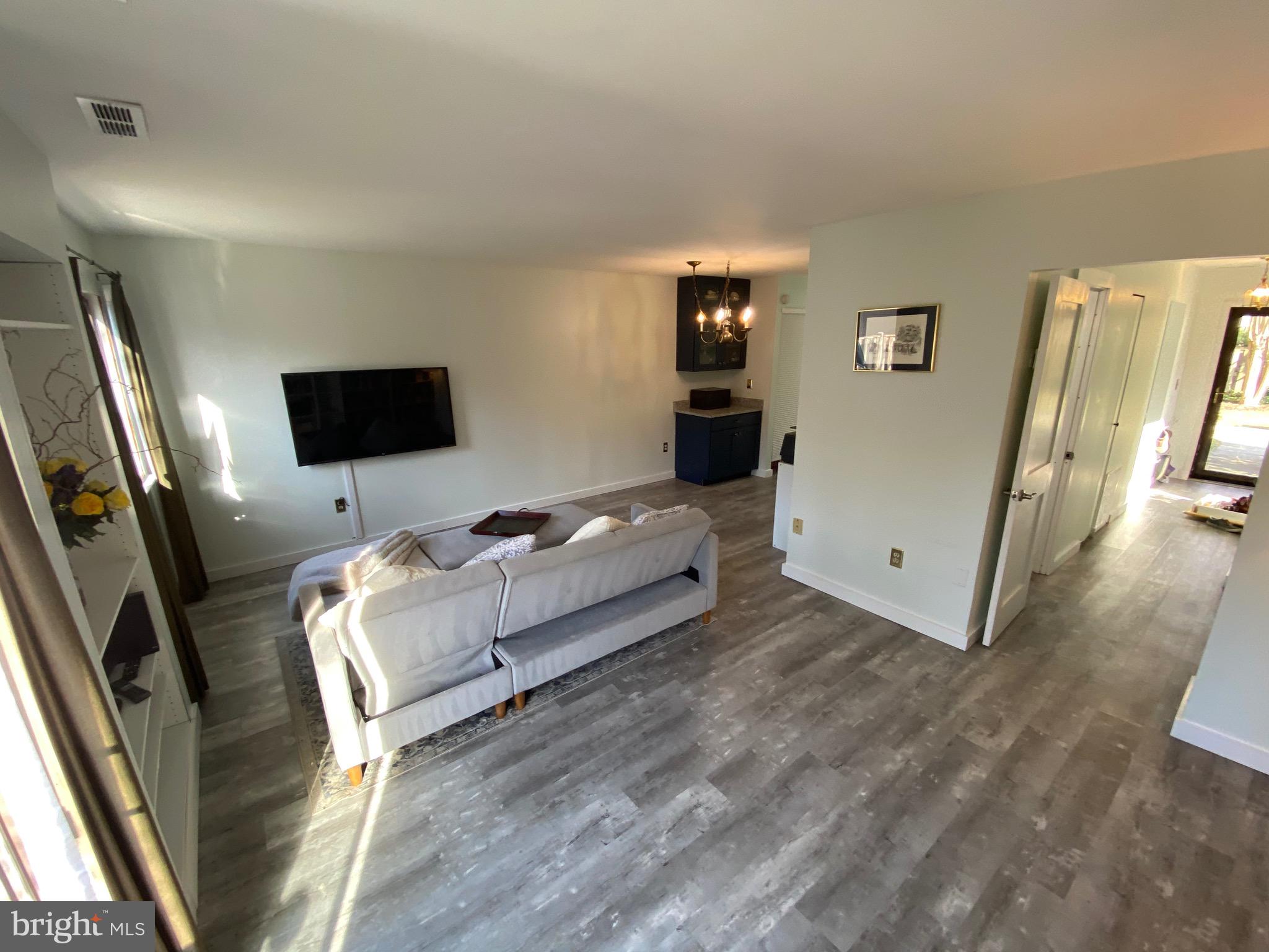 1040 Cedar Ridge Court Annapolis, MD 21403 - Photo 10 of 49 Living/Family room