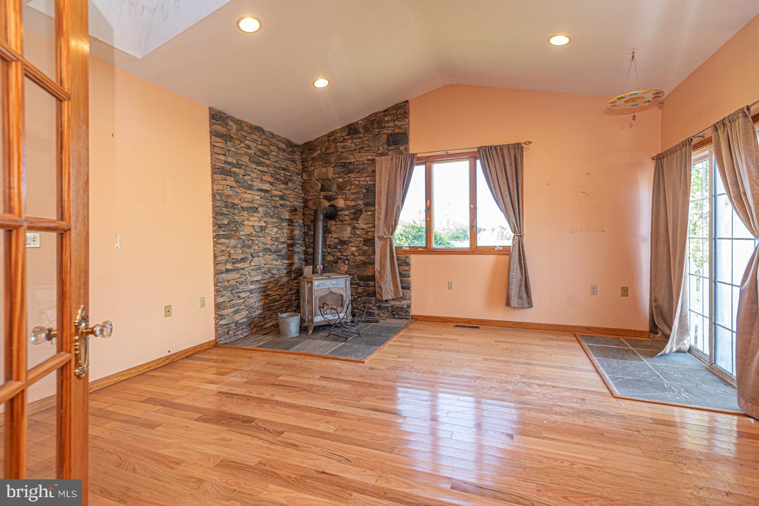 32810 Longridge Road Parsonsburg, MD 21849 - Photo 6 of 21 Living Room
