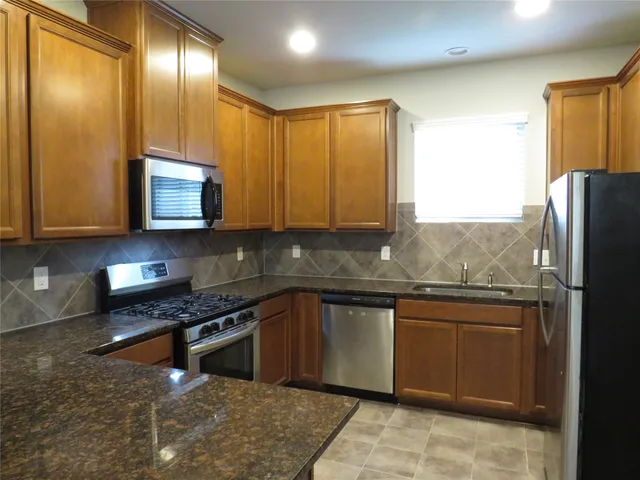 $1,900 | 5309 Abbeville Court, Dickinson, TX 77539