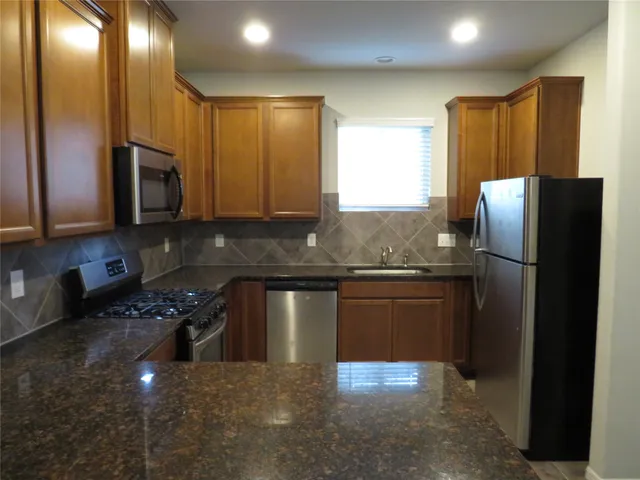 $1,900 | 5309 Abbeville Court, Dickinson, TX 77539