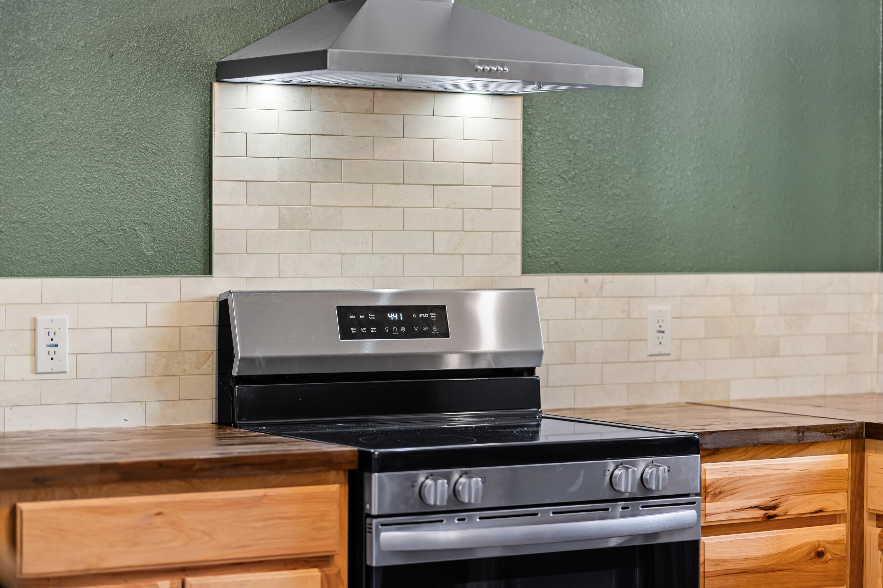 8695 Southwest Crater Loop Road Terrebonne, OR 97760 - Photo 12 of 35 11-Kitchen