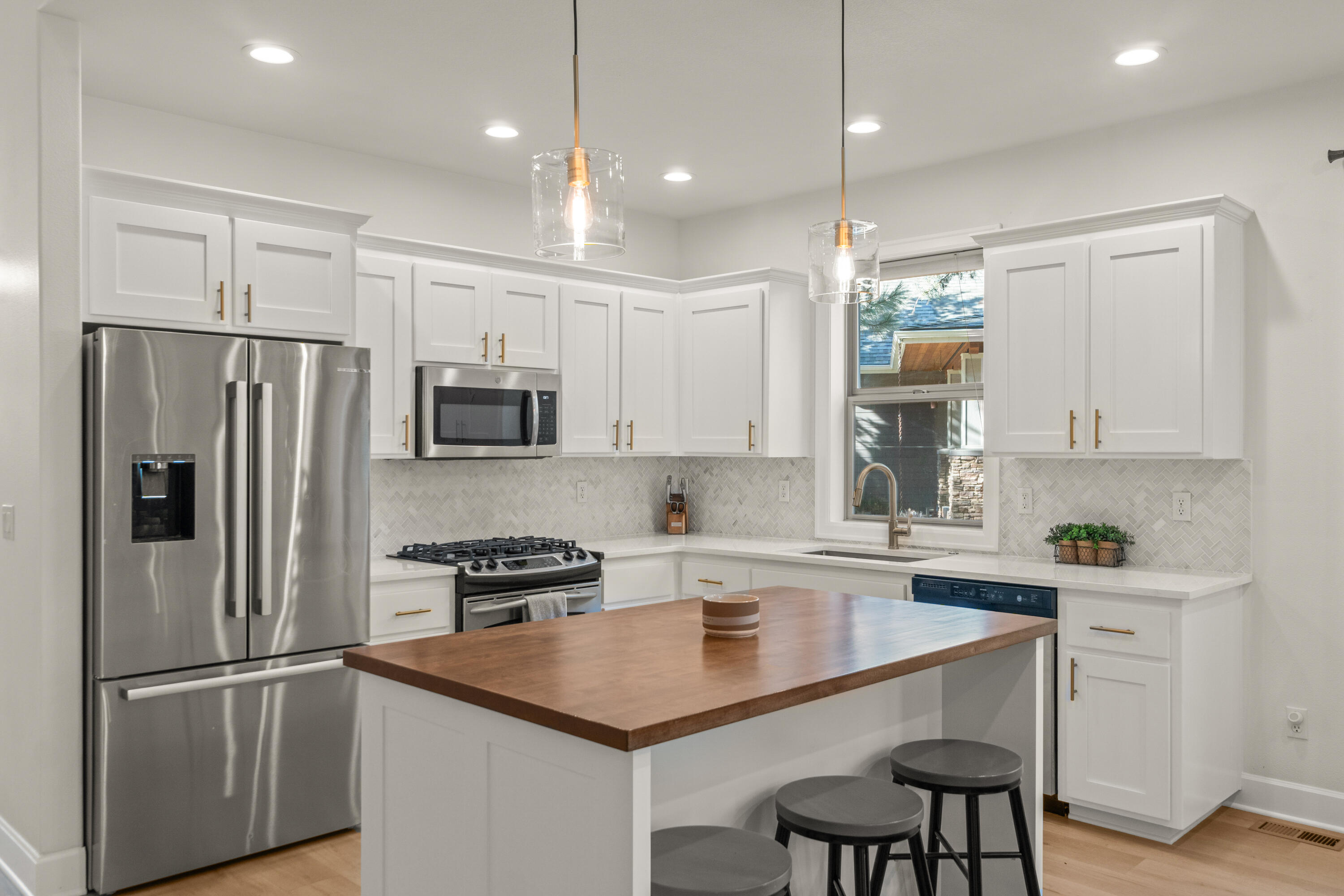 61221 Ridgewater Loop Bend, OR 97702 - Photo 12 of 54 73-print-Riley Visuals-55