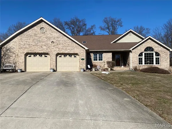 $569,000 | 1015 East Oak Street, Greenville, IL 62246