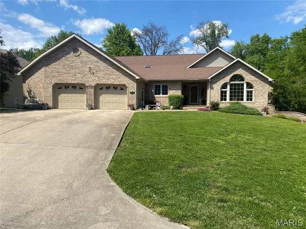 $499,000 | 1015 East Oak Street, Greenville, IL 62246