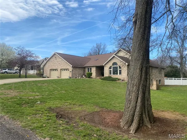 $549,000 | 1015 East Oak Street, Greenville, IL 62246