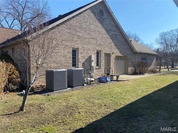 $549,000 | 1015 East Oak Street, Greenville, IL 62246