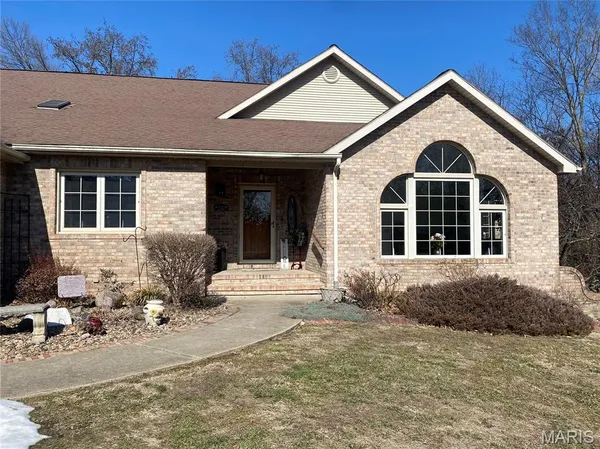 $549,000 | 1015 East Oak Street, Greenville, IL 62246