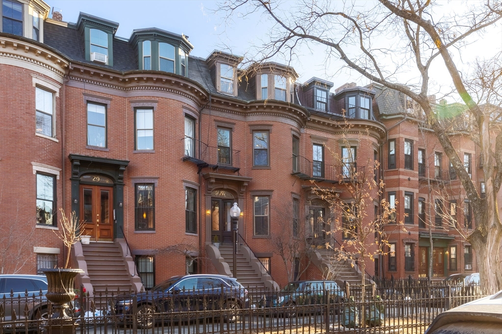 27 Concord Square, Unit 3 Boston, MA 02118 - Photo 12 of 15 a front view of a building