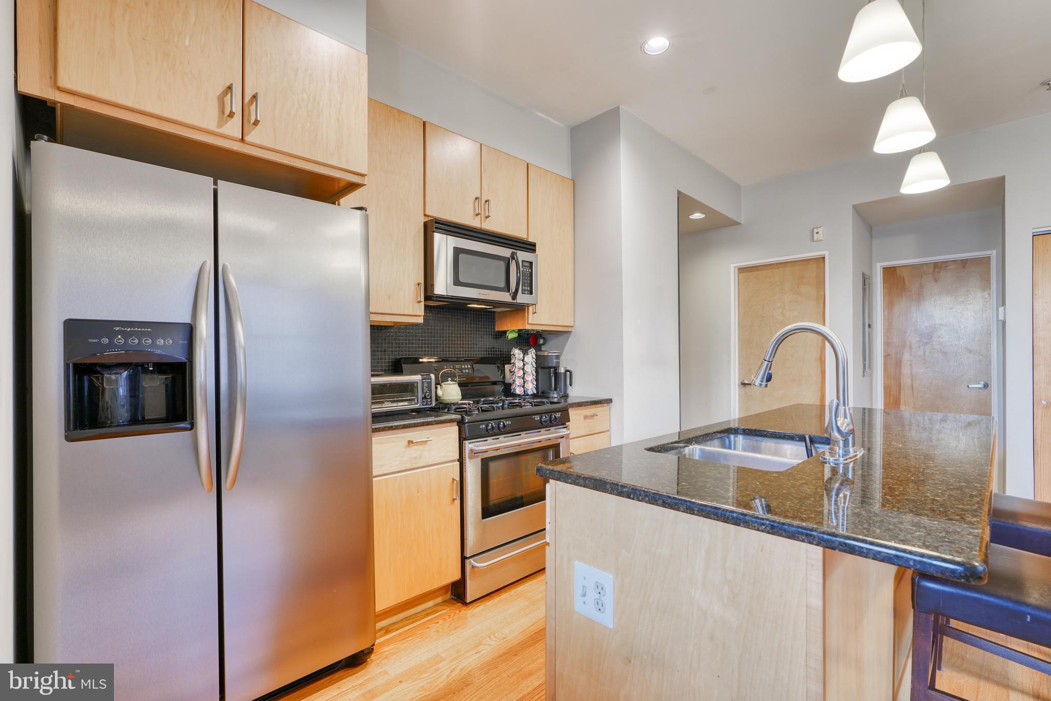 104 West Madison Street, Unit 7 Baltimore, MD 21201 - Photo 4 of 30 Stainless steel appliances