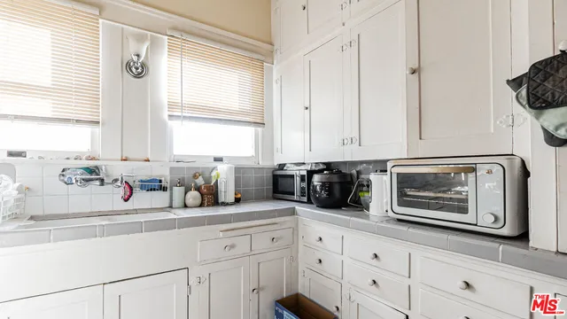 $1,369,000 | 735 Locust Avenue, Long Beach, CA 90813