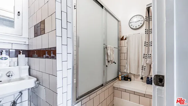 $1,369,000 | 735 Locust Avenue, Long Beach, CA 90813