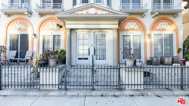 $1,369,000 | 735 Locust Avenue, Long Beach, CA 90813