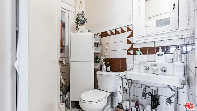 $1,369,000 | 735 Locust Avenue, Long Beach, CA 90813