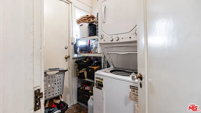 $1,369,000 | 735 Locust Avenue, Long Beach, CA 90813