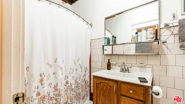 $1,369,000 | 735 Locust Avenue, Long Beach, CA 90813