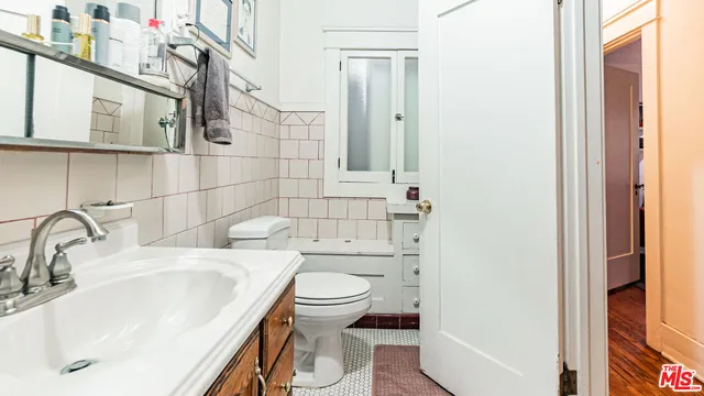 $1,369,000 | 735 Locust Avenue, Long Beach, CA 90813