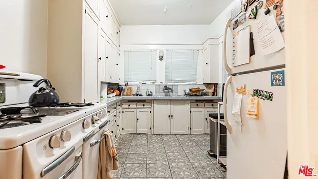 $1,369,000 | 735 Locust Avenue, Long Beach, CA 90813