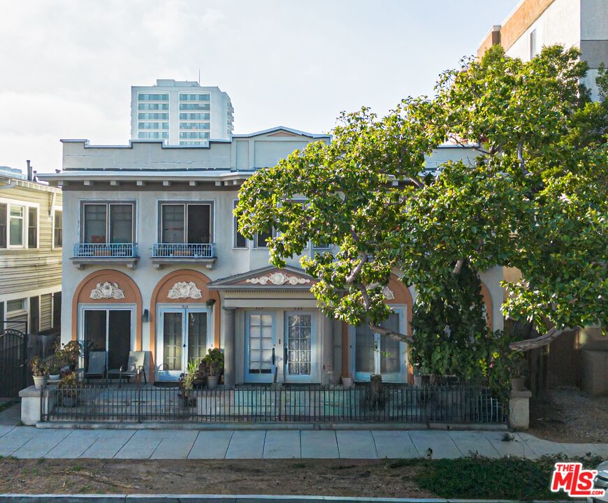 735 Locust Avenue Long Beach, CA 90813 - Photo 40 of 46 a front view of a house with garden
