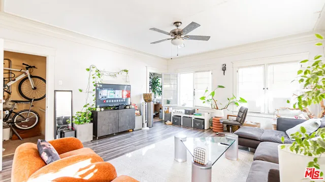 $1,369,000 | 735 Locust Avenue, Long Beach, CA 90813