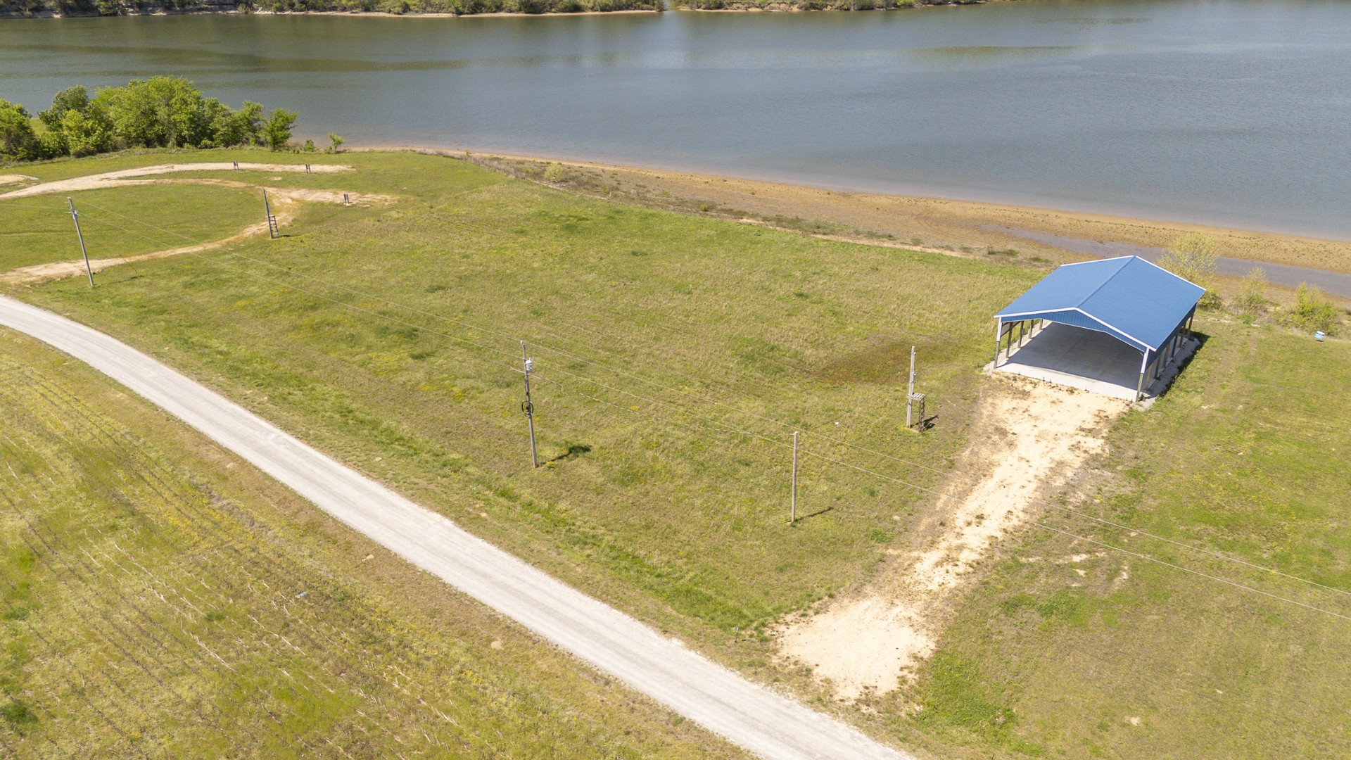 2475 Hardin Bottom River Road Clifton, TN 38425 - Photo 2 of 37 Gallery Image 2