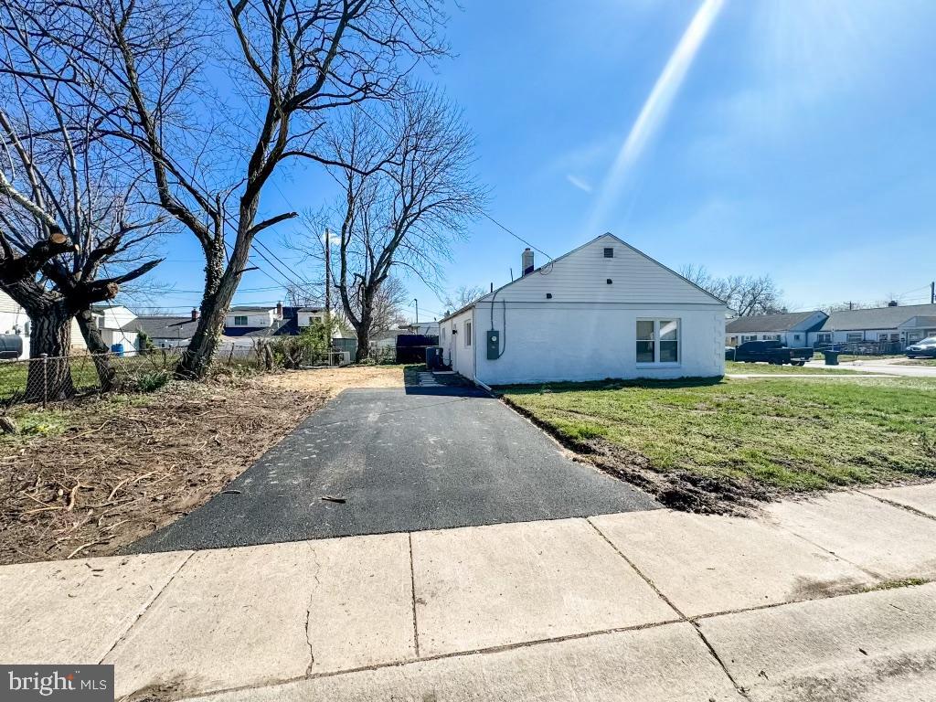 200 Pilgrim Road New Castle, DE 19720 - Photo 18 of 18 Driveway