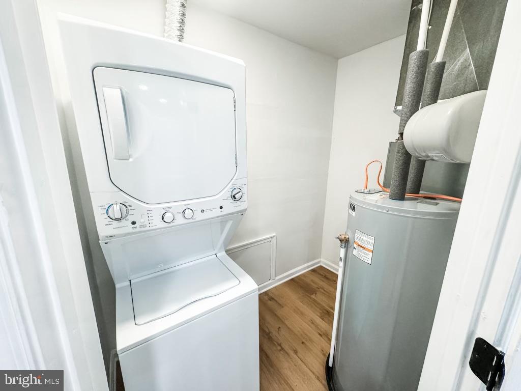 200 Pilgrim Road New Castle, DE 19720 - Photo 9 of 18 Utility Closet with Stackable Washer/Dryer