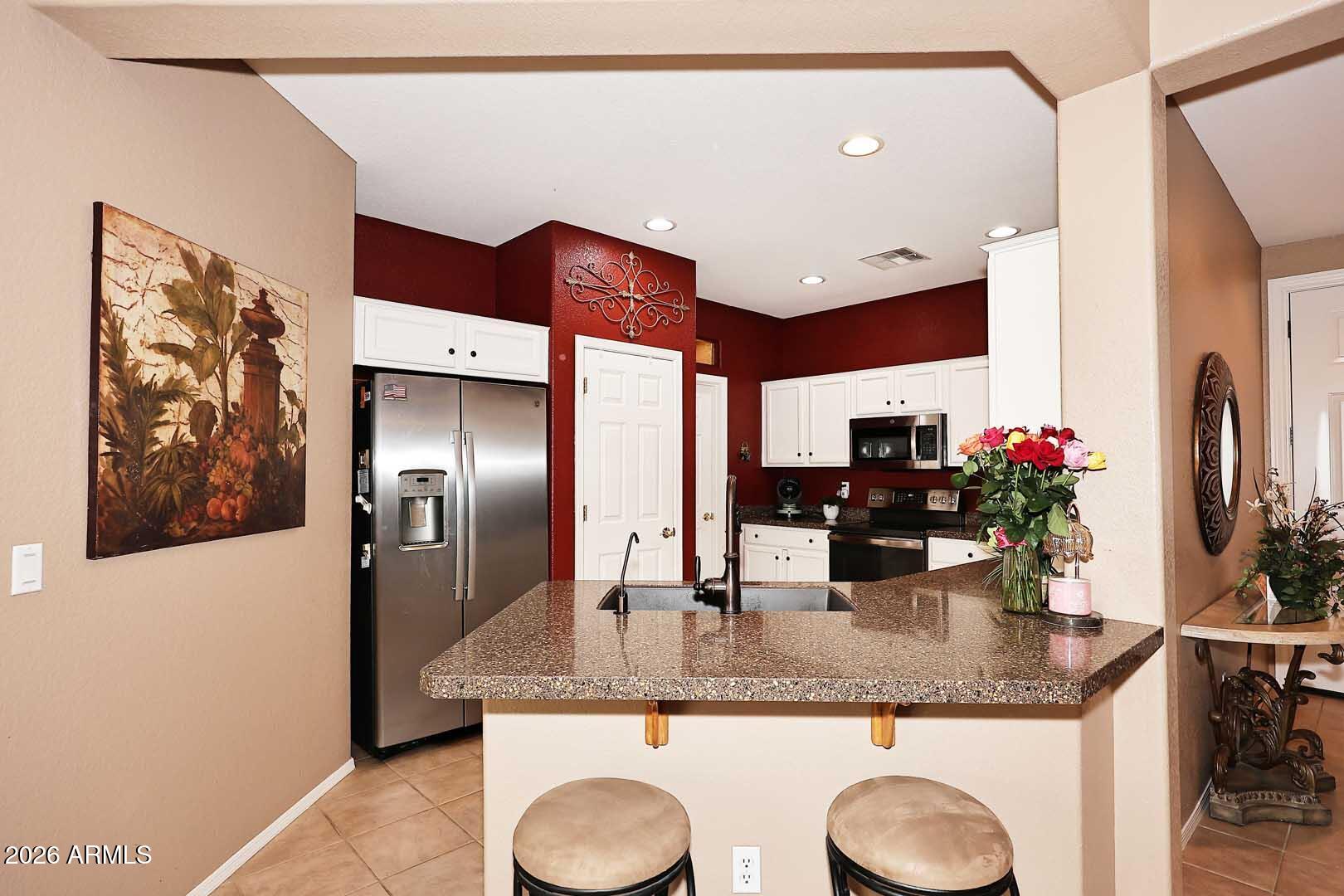 4058 East Rakestraw Lane Gilbert, AZ 85298 - Photo 9 of 55 Kitchen