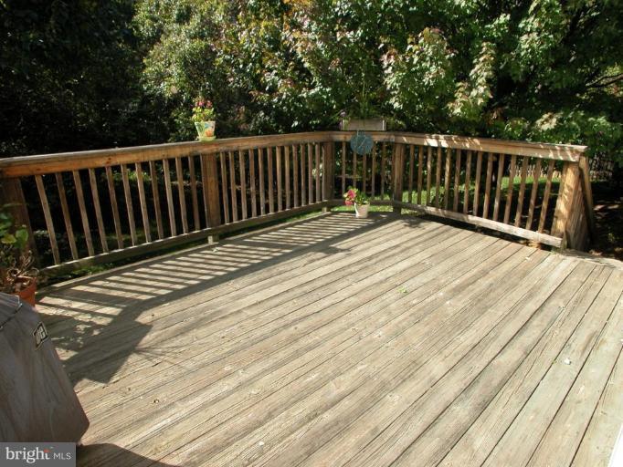 933 Pointer Ridge Drive Gaithersburg, MD 20878 - Photo 7 of 20 Deck