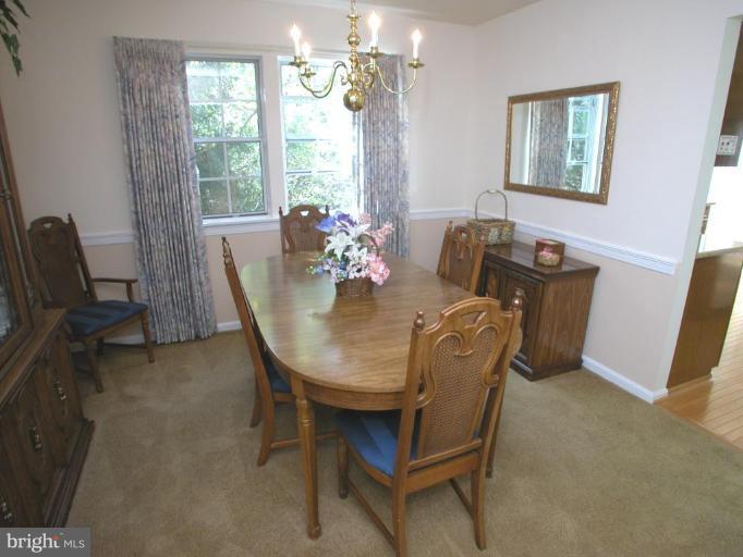 933 Pointer Ridge Drive Gaithersburg, MD 20878 - Photo 8 of 20 Dining Room
