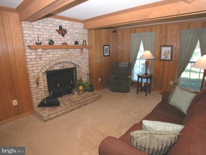 933 Pointer Ridge Drive Gaithersburg, MD 20878 - Photo 10 of 20 Family Room #2