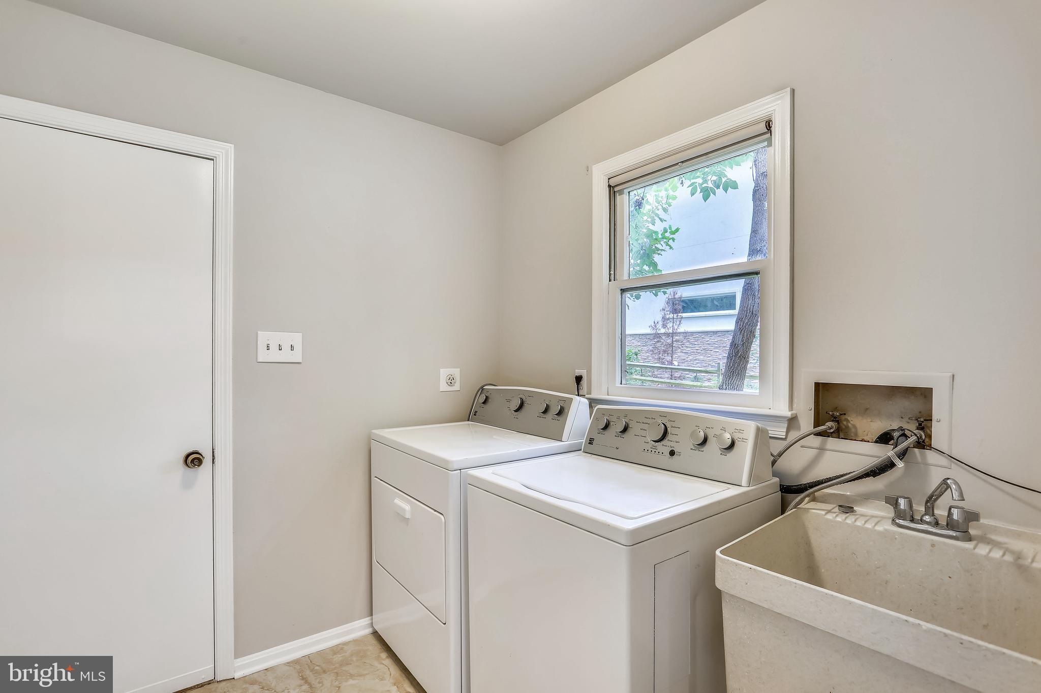 9501 Hall Road Potomac, MD 20854 - Photo 17 of 43