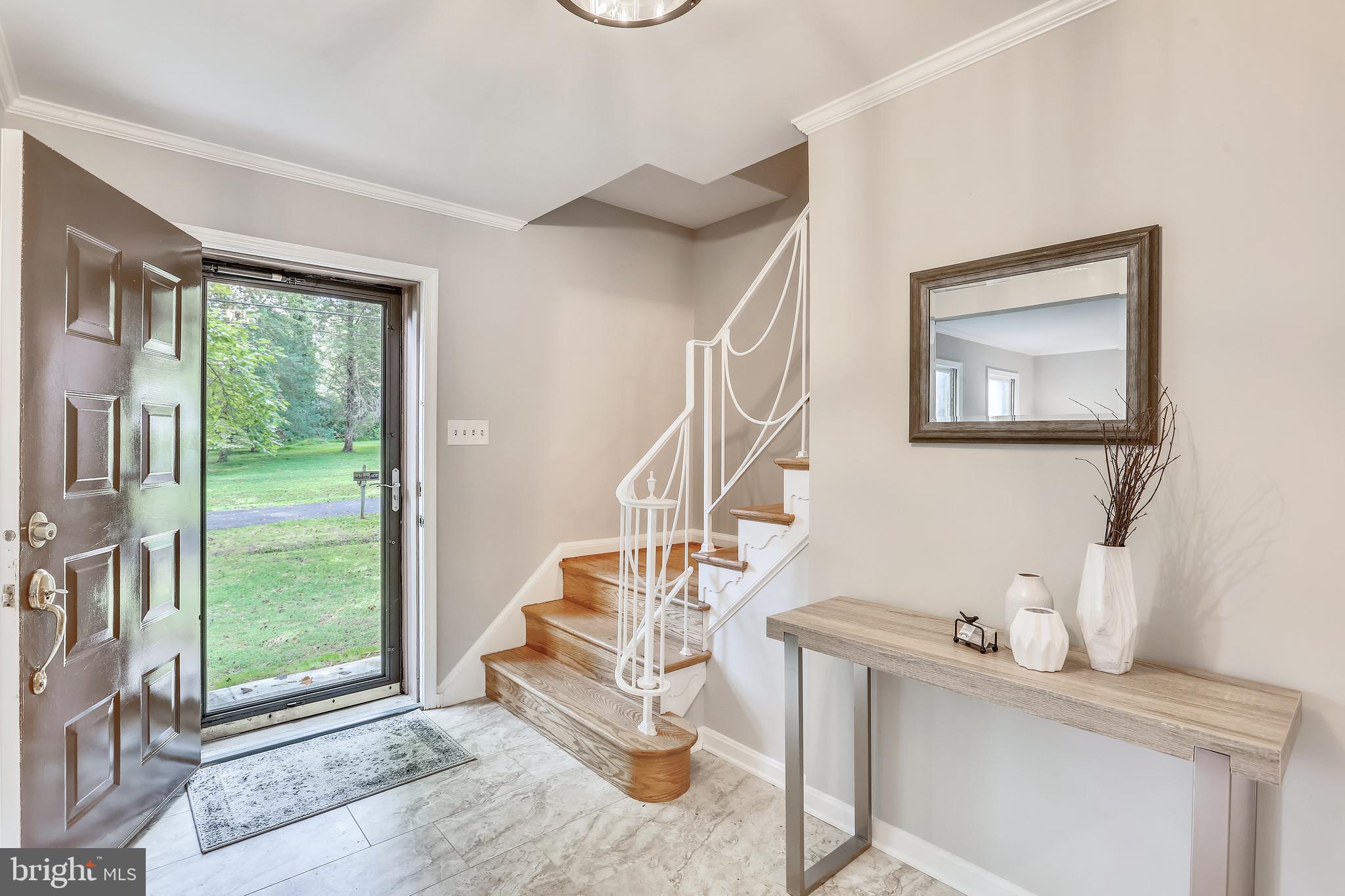 9501 Hall Road Potomac, MD 20854 - Photo 3 of 43