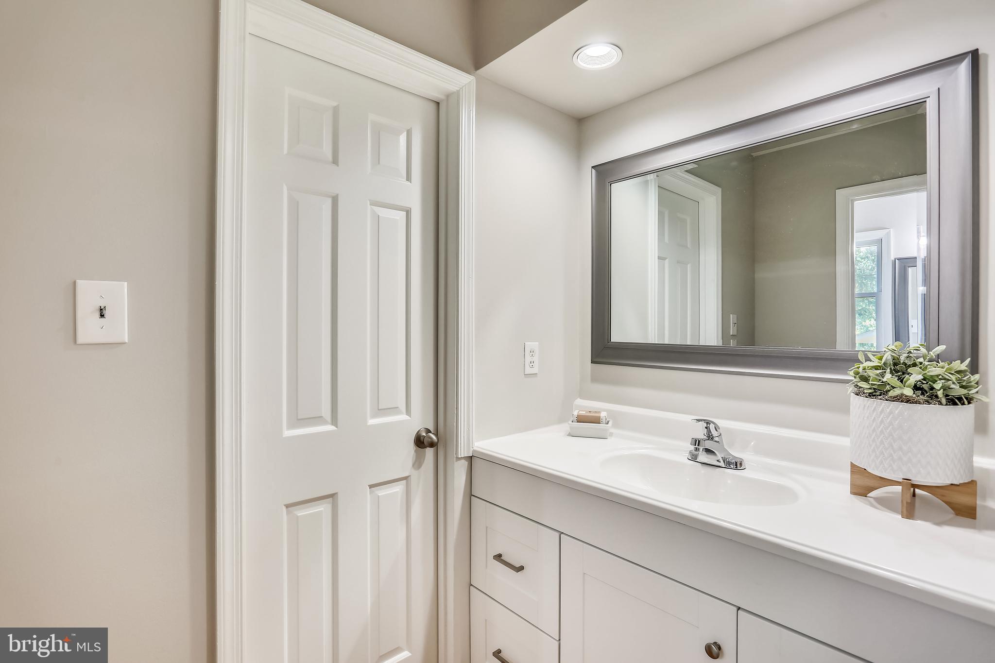 9501 Hall Road Potomac, MD 20854 - Photo 22 of 43