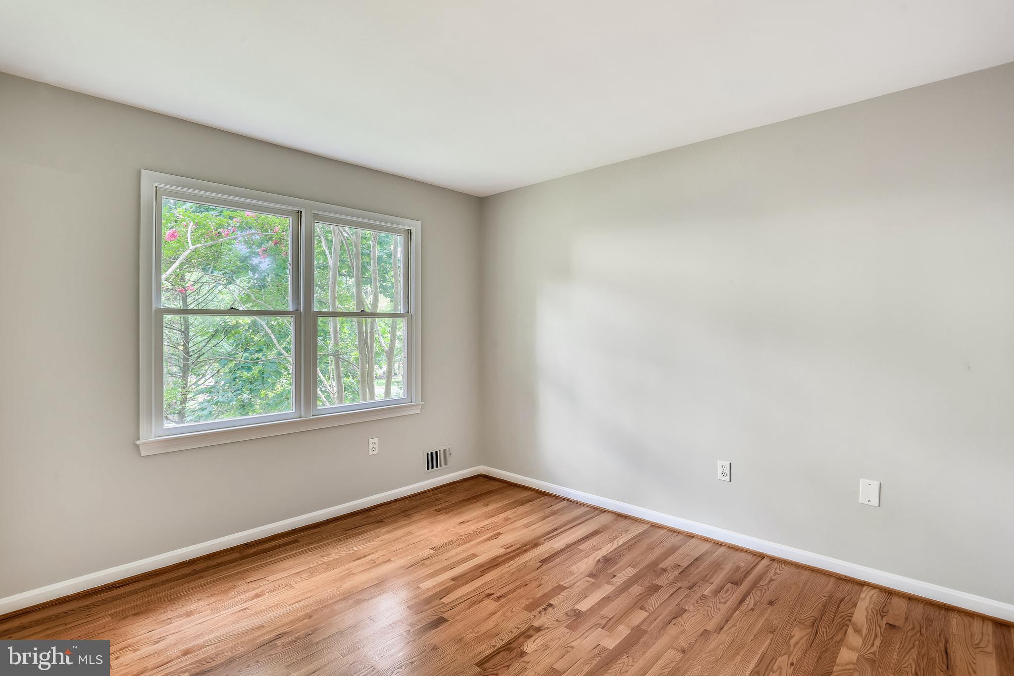 9501 Hall Road Potomac, MD 20854 - Photo 27 of 43