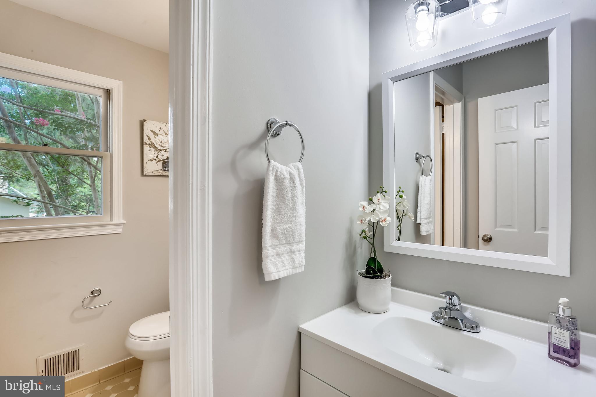 9501 Hall Road Potomac, MD 20854 - Photo 28 of 43