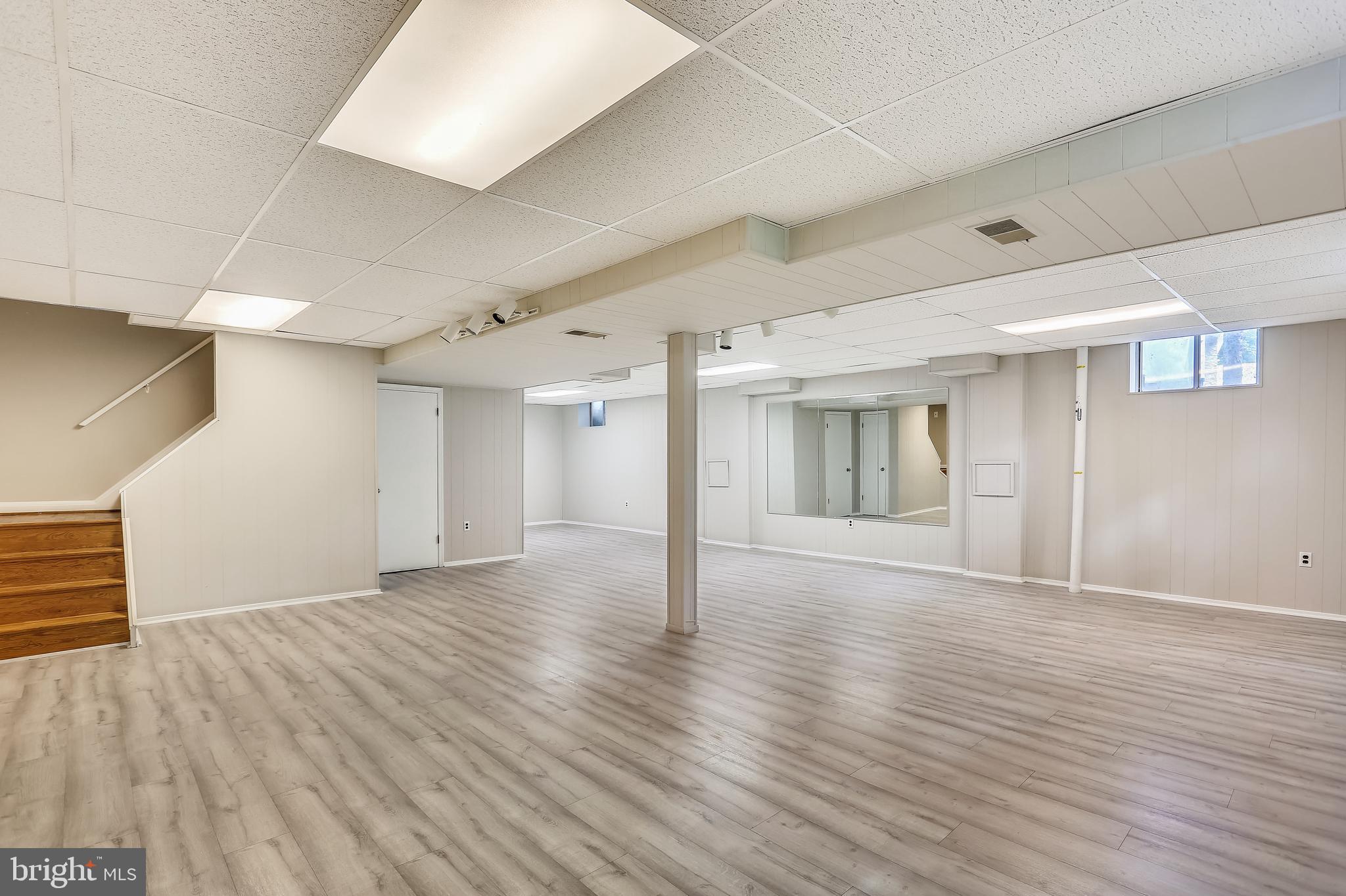 9501 Hall Road Potomac, MD 20854 - Photo 35 of 43
