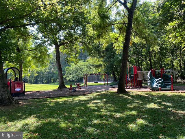 9501 Hall Road Potomac, MD 20854 - Photo 38 of 43