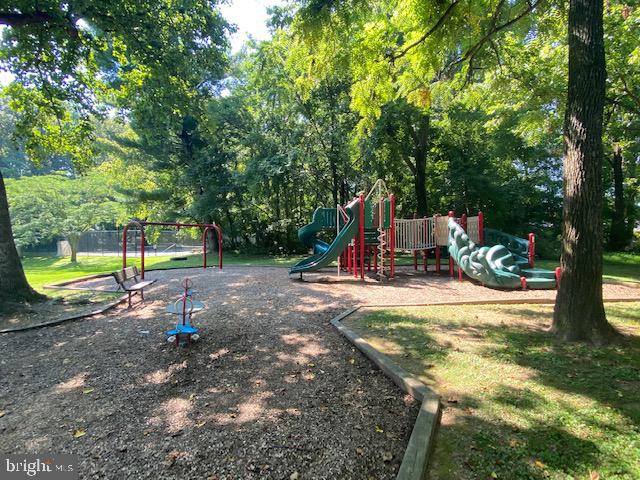 9501 Hall Road Potomac, MD 20854 - Photo 39 of 43