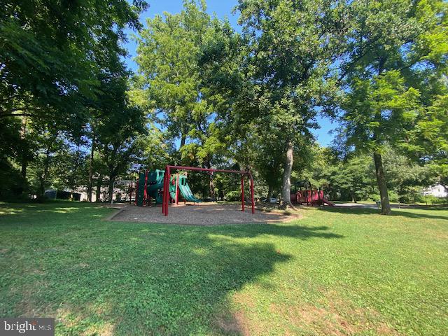 9501 Hall Road Potomac, MD 20854 - Photo 40 of 43